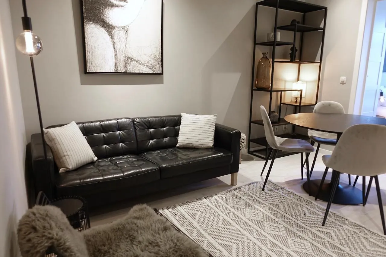 3 Room Luxury Design Apartment With Airconditioning, Close To Gent St-Pieters Station בלגיה