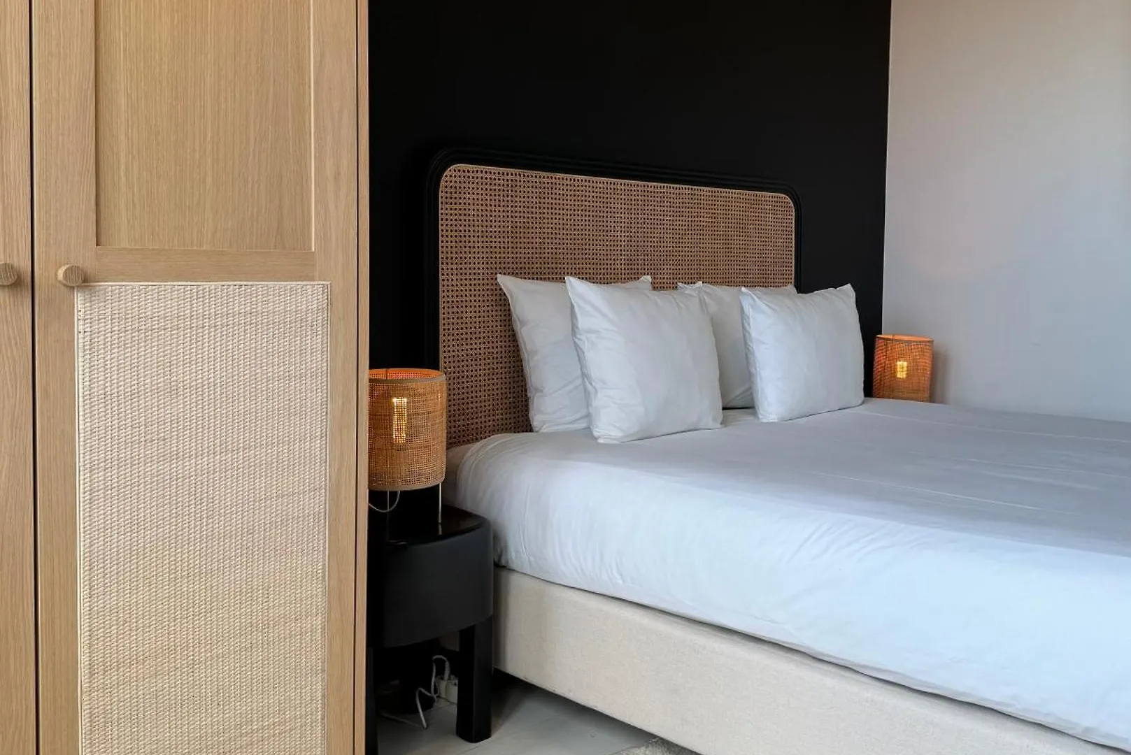 3 Room Luxury Design Apartment With Airconditioning, Close To Gent St-Pieters Station  Gante