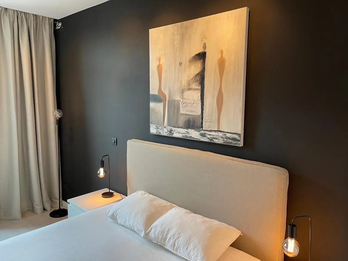 3 Room Luxury Design Apartment With Airconditioning, Close To Gent St-Pieters Station Belçika